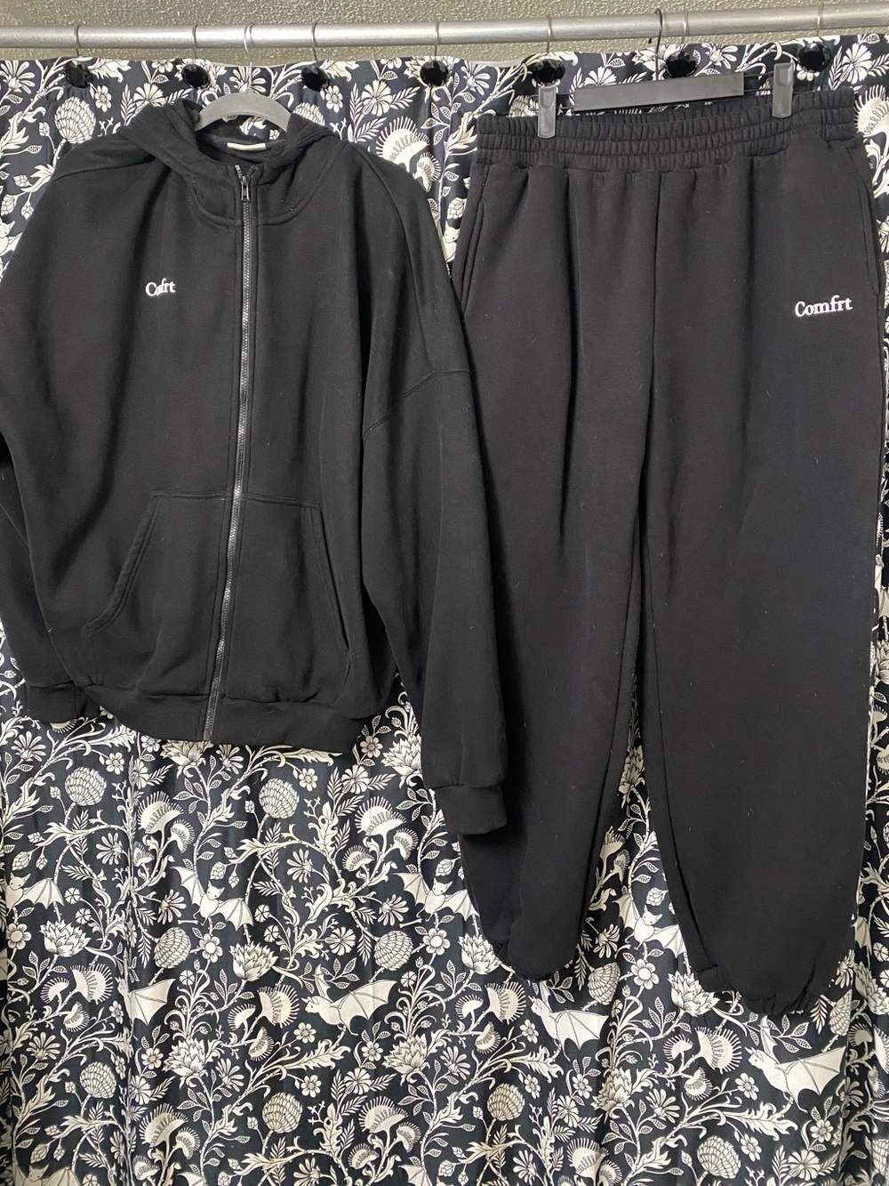 Comfrt Oversized Zip Up Black Hoodie and Jogger Set - Top L Pants XL